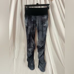NIKE woman’s size xs leggings gray and black